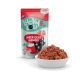 Ein Beutel Lucky Lou Erwachsenen-Katzenfutter mit Geflügel, Thunfisch und Pastinaken, neben einer Schüssel. Etiketten sagen "Getreidefrei," "Kein Zuckerzusatz," und "Meer geht immer!"
