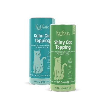 Zwei KatKare-Dosen: grün 'Shiny Cat Topping' und türkis 'Calm Cat Topping' mit Katzenillustrationen und 'Vital-Topping'-Aufschrift.