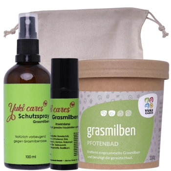 Yuki Cares Haustierpflegeprodukte: grünes Schutzspray (100ml), schwarzer Grasmilben-Roll-On und braunes Grasmilben-Fußbad (100g) in beigem Beutel.