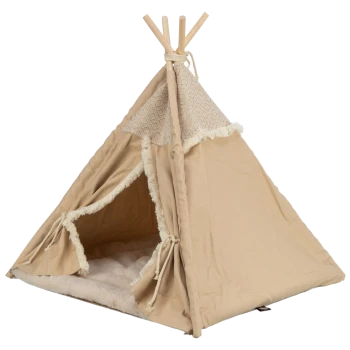 Ein beiges Haustier-Tipi mit einem gemusterten Oberteil und fransigen Kanten, mit einem offenen Eingang und einem weichen, plüschigen Innenraum.