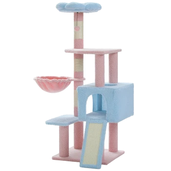 Bunter Katzenbaum mit rosa und blauen Plüschoberflächen, mit einer wolkenförmigen Spitze, einem hängenden Spielzeug, einer gemütlichen Schüssel und einer Kratzrampe.