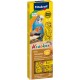 Paquet de friandises pour oiseaux Vitakraft Kräcker avec des perruches colorées et un pinson zèbre, avec "Egg & grass seeds," "Vitamins & Minerals," et "No sugar."