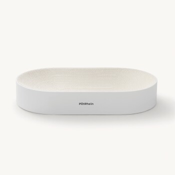Eine schlanke, oval geformte Haustierschüssel in Weiß mit einem strukturierten beigen Innenraum, mit dem Markennamen "PëtRhein" an der Seite.