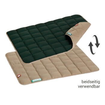 Eine beige Haustiermatte mit gestepptem Design, beschriftet mit "Doctor Bark", mit Text über ihre Haltbarkeit, Hygiene und Waschbarkeit bis zu 95°C.