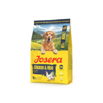 Josera Adult Medi Maxi Large Hundefutterbeutel mit Huhn und Reis, mit Hund und ländlichem Hintergrund.