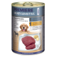 De la nourriture pour chien en conserve étiquetée "Premiere Meati Sensitive" contenant de la viande de cheval et des pommes de terre. Comprend du texte en plusieurs langues et une illustration de chien.