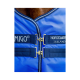 Nahaufnahme einer blauen Pferde-Decke mit goldenen Schnallen und Riemen, mit sichtbarem Text 'AMIGO' und 'HORSEWARE IRELAND.'