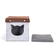 Graues Filz-Katzenhaus mit einem braunen Dach und einem katzenförmigen Eingang, begleitet von einem grauen Kissen.