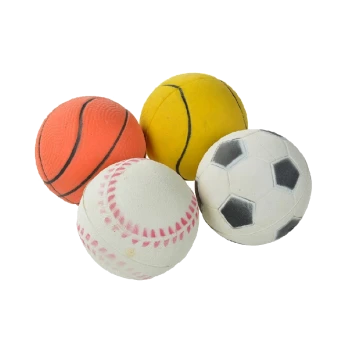 Vier bunte Haustierspielzeuge: orangefarbener Basketball, gelber Tennisball, weißer Baseball mit roter Naht und weißer Fußball mit schwarzen Flecken.