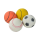 Quatre jouets pour animaux colorés : un ballon de basket orange, une balle de tennis jaune, une balle de baseball blanche avec des coutures rouges, et un ballon de football blanc avec des taches noires.