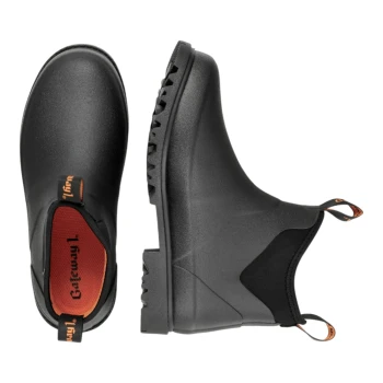 Paar schwarze Slip-on-Knöchelregenstiefel, rot-orangefarbene Innensohle mit Aufdruck "Gateway1", orange Zuglaschen und Profilsohlen.