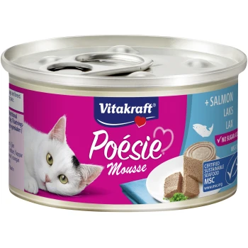 Dosen-Hundefutter von Vitakraft, gekennzeichnet mit "Poesie Mousse," mit einer weißen Katze mit grünen Augen. Die Dose hebt "Lachs" und "Kein Zucker hinzugefügt" hervor.