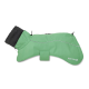 Grüner Hundemantel mit grauem Fleecekragen, reflektierendem Paspel, Bauchgurt und 'WOLTERS'-Logo.