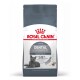 Royal Canin Dental kattenvoer zak, met een grijze kat, beweert de vorming van tandplak met tot 59% te verminderen in 28 dagen.