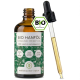 Drei Flaschen Bio-Hanföl für Haustiere, gekennzeichnet "BIO Hanföl", mit einem grünen Design, das Blätter und Tiere zeigt, neben einer Pappschachtel.