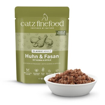 Pochette de nourriture pour chat Catz Finefood Classic Adult au poulet & faisan, quinoa & pommes, et un bol de nourriture humide pour chat.