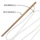 Ein Holzstock mit der Aufschrift 'Buchenholz', an dem ein Baumwollseil mit der Aufschrift 'Baumwolle' befestigt ist, ideal für das Spielen mit Haustieren.
