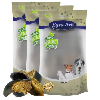 Drei Lyra Pet Nature Power Hundeleckerli-Beutel mit abgebildeten Hunden, sichtbarem 'Lyra Pet' und 'Nature Power' Text, Pfotenabdruck-Motiv und Kaustückchen.
