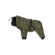 Grüner Hunderegenmantel mit Camouflage-Muster, schwarzer Kapuze und verstellbaren Riemen, entworfen für den Schutz im Freien.