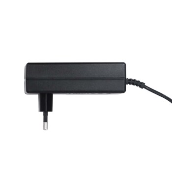 Schwarzes Netzteil mit Stecker und Kabel, entworfen für elektronische Haustiergeräte.