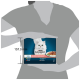 Une personne tenant une boîte de nourriture pour chats Purina Gourmet, présentant un chat blanc sur le devant et du texte indiquant les saveurs : poulet, dinde, thon et saumon.