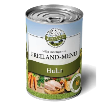 Dosenfutter für Haustiere mit der Bezeichnung "Bellfor Freiland-Menü Huhn" mit einer malerischen Kulisse, Bildern von Huhn, Karotten und Kräutern.