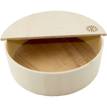 Ein runder, hölzerner Futterbehälter für Haustiere mit abnehmbarem Deckel, mit einem Logo eines Kaninchens und einer natürlichen Holzoberfläche.