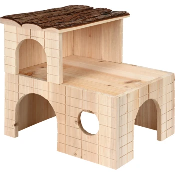 Maison pour animaux en bois à deux niveaux, avec un toit en écorce texturé et plusieurs ouvertures pour que les animaux puissent entrer et explorer.