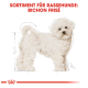 Illustration eines Bichon Frisé Hundes mit flauschigem weißen Fell, begleitet von dem Text "SORTIMENT FÜR RASSEHUNDE: BICHON FRISÉ" oben.
