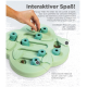 Interaktives Hundepuzzle-Spielzeug mit rotierenden Flossen, entworfen für clevere Welpen. Der Text hebt die Level 2 Herausforderung und die Funktionen zum Verstecken von Leckerlis hervor.