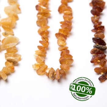 Drei Stränge von Bernstein-Halsketten in verschiedenen Gelb- und Brauntönen, mit einem "100% Naturbernstein" Echtheitszertifikat.