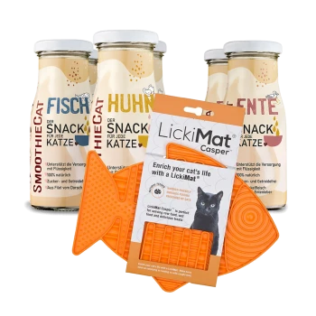 Katzensnacks und eine orangefarbene LickiMat. Drei "SmoothieCat"-Flaschen mit Fisch-, Huhn- und Entengeschmack für eine bereicherte Fütterung.