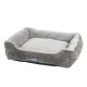Graues Haustierbett mit plüschigem Innenraum und erhöhten Rändern, mit einem kleinen blauen Etikett, das 'WALLACE & JAMES' liest.