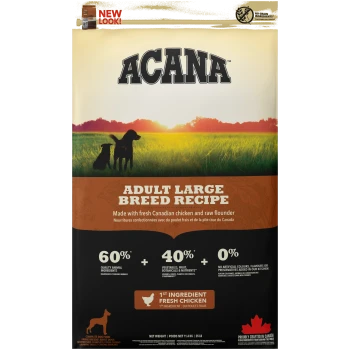ACANA Adult Large Breed Hundefutterbeutel mit zwei Hunden auf einem grasbewachsenen Feld, der frisches Huhn und rohe Flunder zeigt, 60% tierische Zutaten.