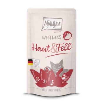 Nassfutter Katze Adult, Wellness Haut & Fell 12x125 g Rind Mjamjam Wellness Haut & Fell Katzenfutterbeutel mit einer verspielten Katzenillustration, mit Text, der Qualität und Zutaten hervorhebt.