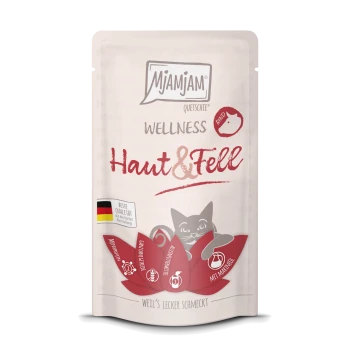 Mjamjam Wellness Haut & Fell kattenvoerzakje met een speelse katillustratie, met tekst die kwaliteit en ingrediënten benadrukt.