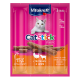 Vitakraft CatStick verpakking toont drie vleesachtige sticks met een kattenafbeelding en tekst: '95% Extra Vleesachtig,' 'Geen Suiker Toegevoegd,' 'Geen Granen.'