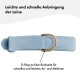 Hellblaues Haustierhalsband mit einem D-Ring auf der Rückseite für eine einfache Leinenbefestigung, mit deutschem Text, der seine Bequemlichkeit erklärt.