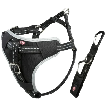 Schwarzes Hundegeschirr mit reflektierenden Nähten und einer passenden Leine, mit einem Trixie-Logo auf dem Geschirr.