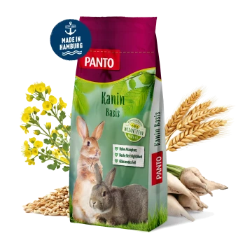 Eine Tüte PANTO Kaninchenfutter mit zwei Kaninchen auf der Vorderseite, mit Text, der hohe Akzeptanz, beste Verdaulichkeit und glänzendes Fell hervorhebt.