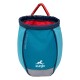 Eine blau-graue Hundeleckerlitasche mit rotem Innenfutter, mit dem Text "GO TOGETHER" und dem Kurgo-Logo eines laufenden Hundes.