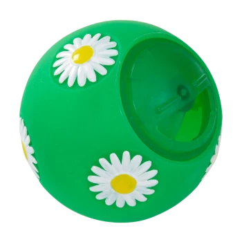 Balle de jouet pour animaux verte décorée de marguerites blanches et de centres jaunes, avec une ouverture claire pour les friandises.