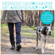 Eine Person in einer beigen Jacke führt einen gescheckten Hund auf einem Waldweg. Textüberlagerung: "EINFACHE HANDHABUNG MIT ANGENEHMER HAPTIK."