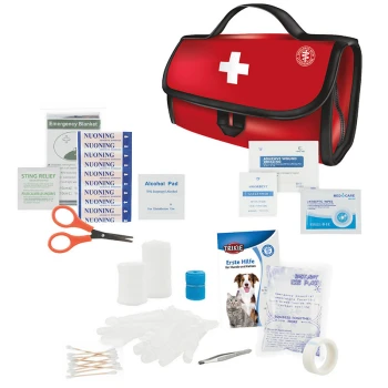 Ein rotes Erste-Hilfe-Set für Haustiere mit einem weißen Kreuz, das Scheren, Tücher, Verbände, Handschuhe und eine Notfalldecke enthält.