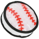 Rundes Hundespielzeug, das einem weißen Baseball mit roten Nähten und schwarzem Rand ähnelt.