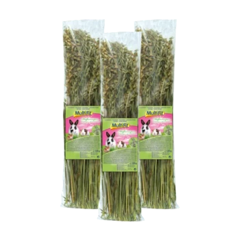 Trois paquets de foin MultiFit pour lapins, présentant une étiquette colorée avec une image de lapin et des informations nutritionnelles.