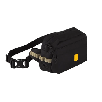 Schwarze Haustier-Zubehörtasche mit gelbem Logo und beigem Riemen, mit mehreren Reißverschlussfächern.