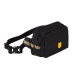 Schwarze Haustier-Zubehörtasche mit gelbem Logo und beigem Riemen, mit mehreren Reißverschlussfächern.