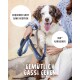 Hund mit blauem Neopren-Leine, die von einer Person gehalten wird; sichtbarer Text: „Gemütlich Gassi Gehen“, „360° Karabiner“.
