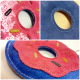 Buntes Plüsch-Hundespielzeug in Form eines Donuts, mit pinkem und blauem Filz und dekorativen Streuseln sowie einem zentralen Loch.